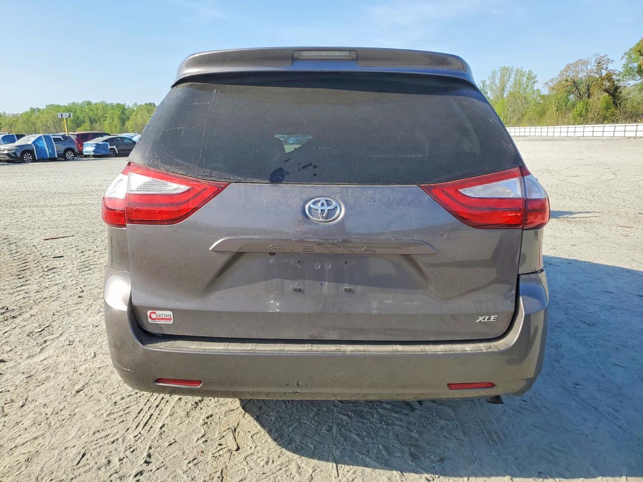 Toyota Sienna Xle 8-passenger