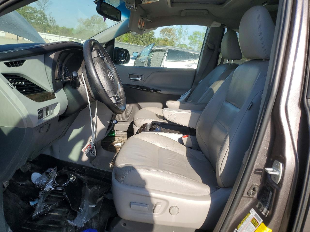 Toyota Sienna Xle 8-passenger