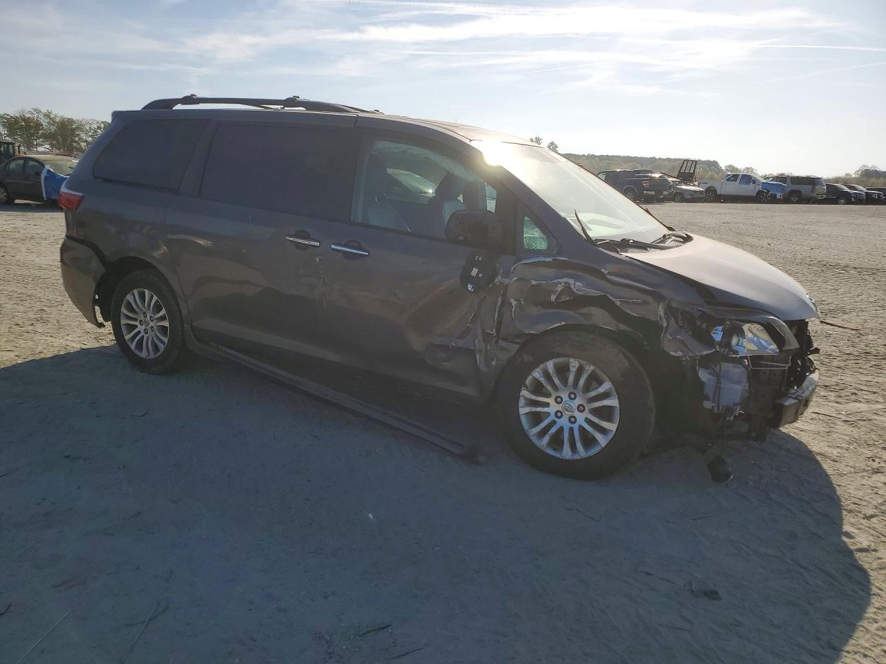Toyota Sienna Xle 8-passenger