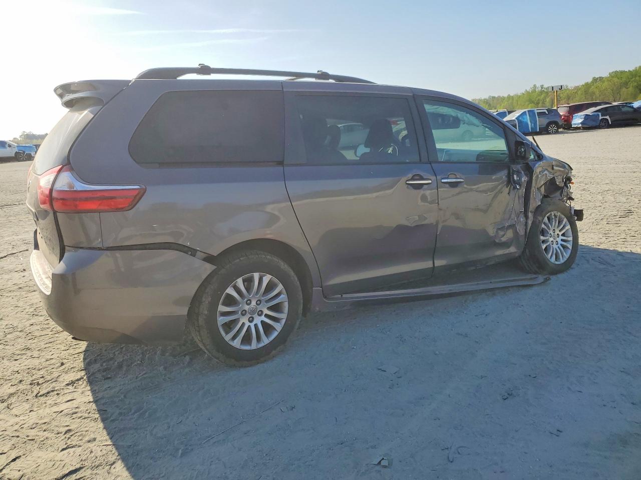 Toyota Sienna Xle 8-passenger