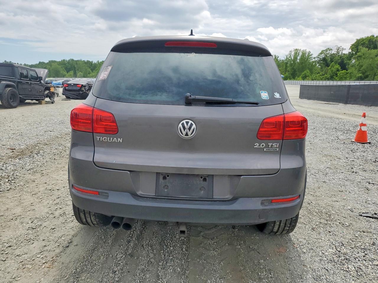 Volkswagen Tiguan S