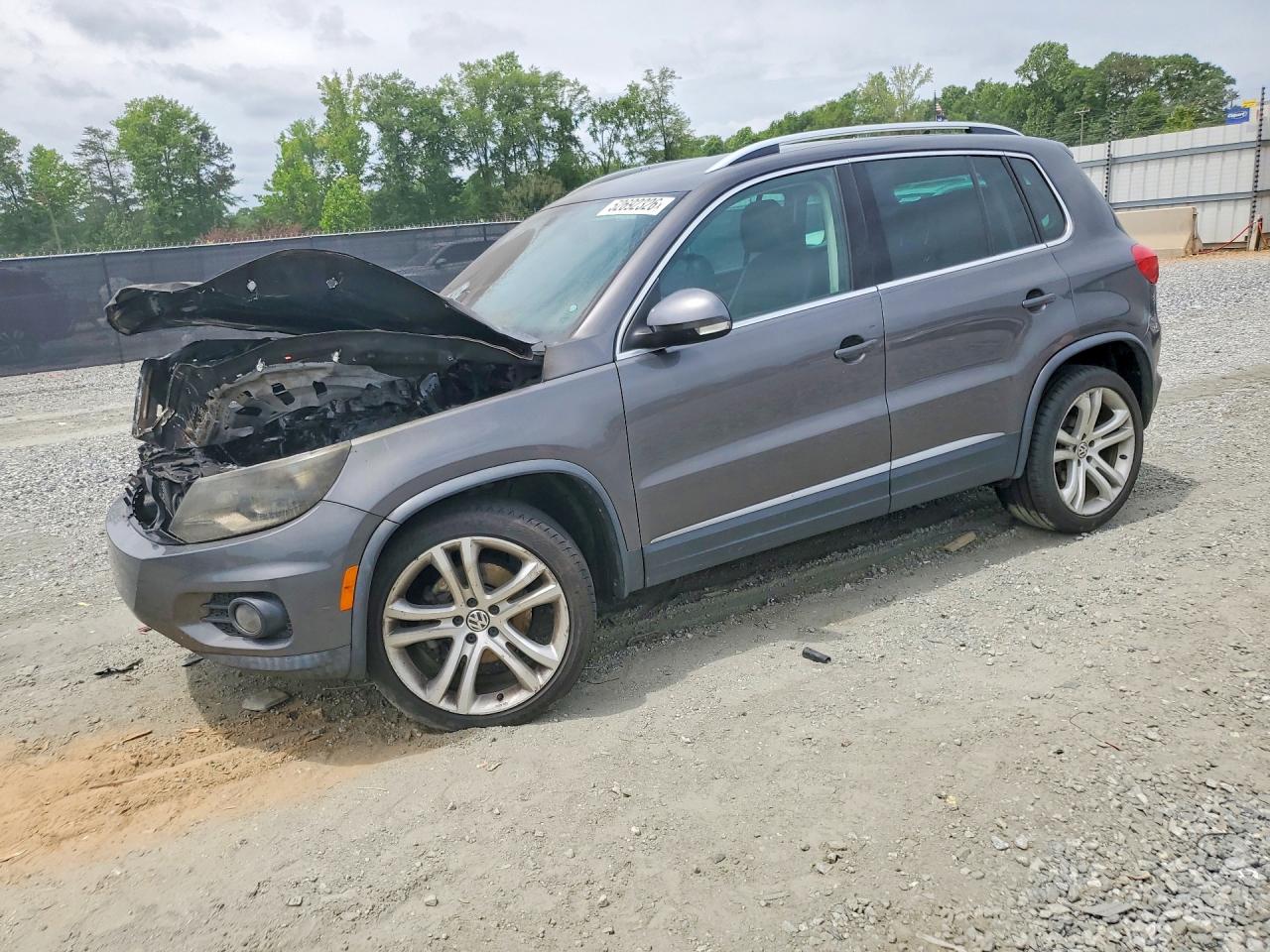 Salvage Volkswagen Tiguan Image