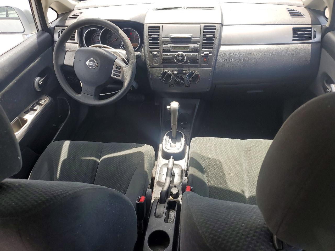 Nissan Versa 1.8 S