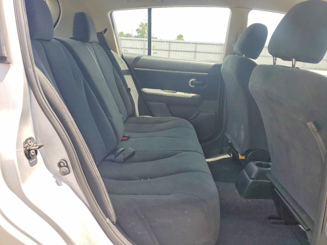 Nissan Versa 1.8 S