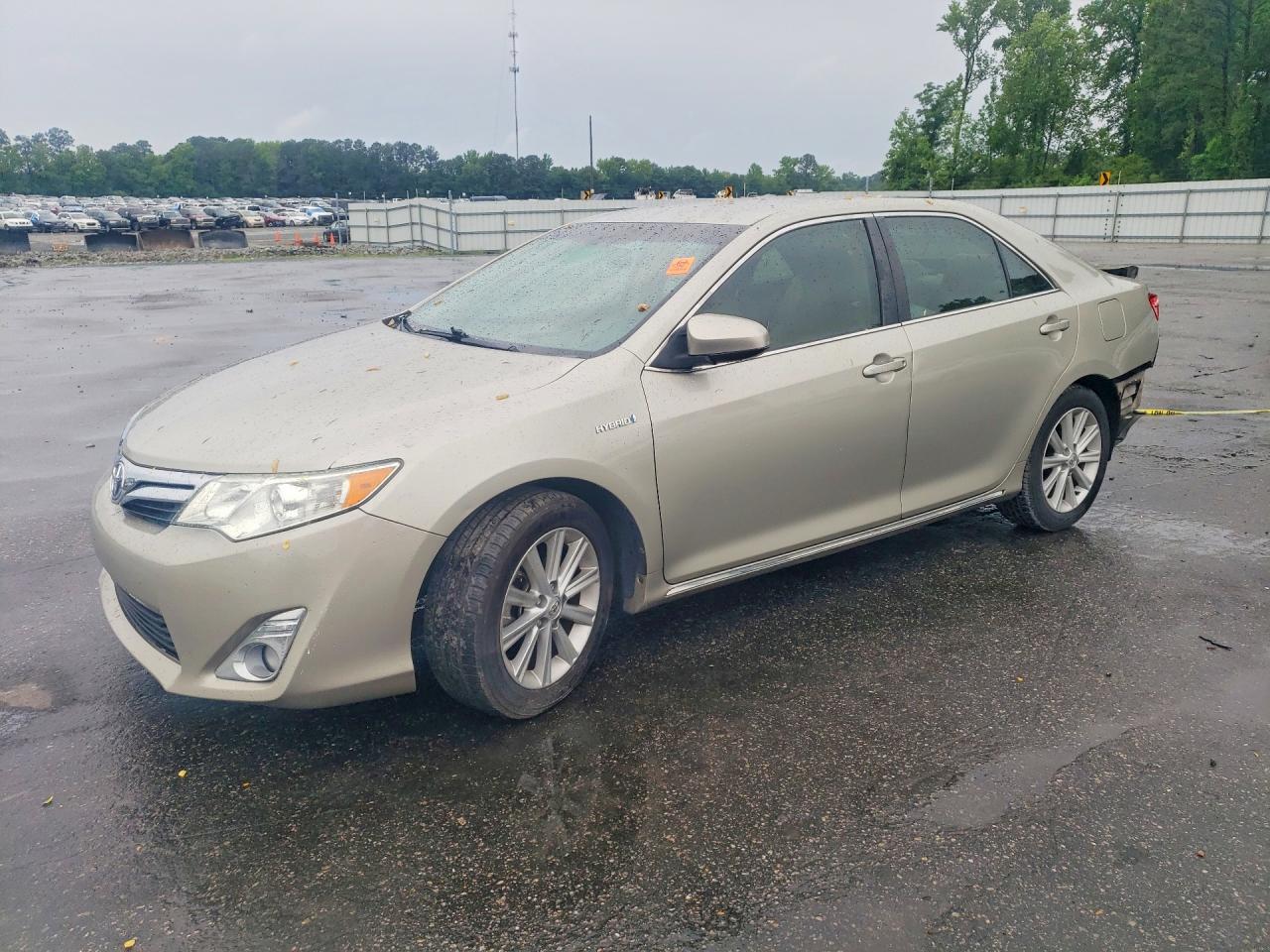 Salvage Toyota Camry Image
