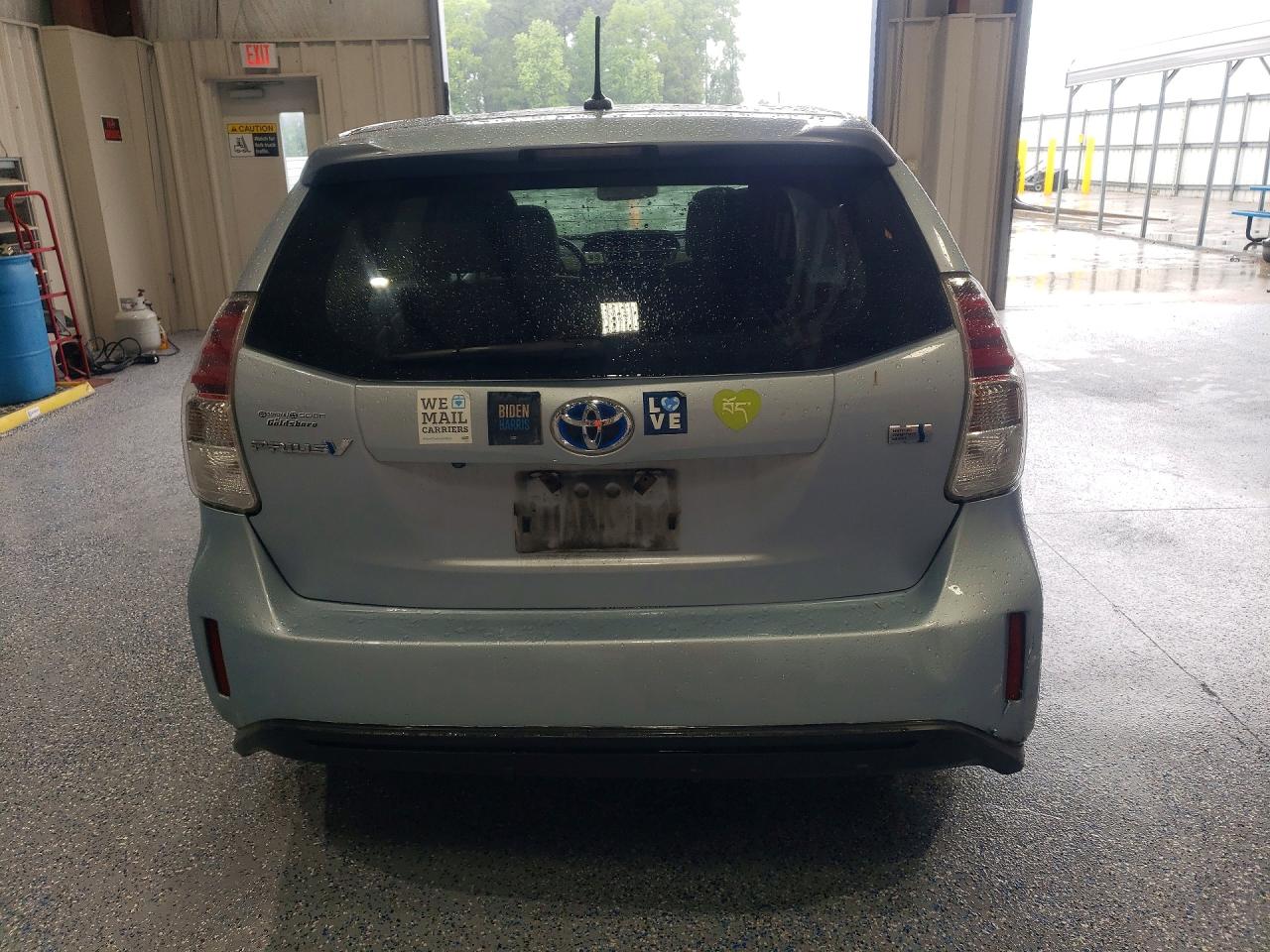Toyota Prius v Four
