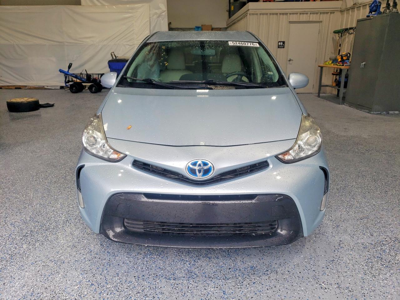 Toyota Prius v Four