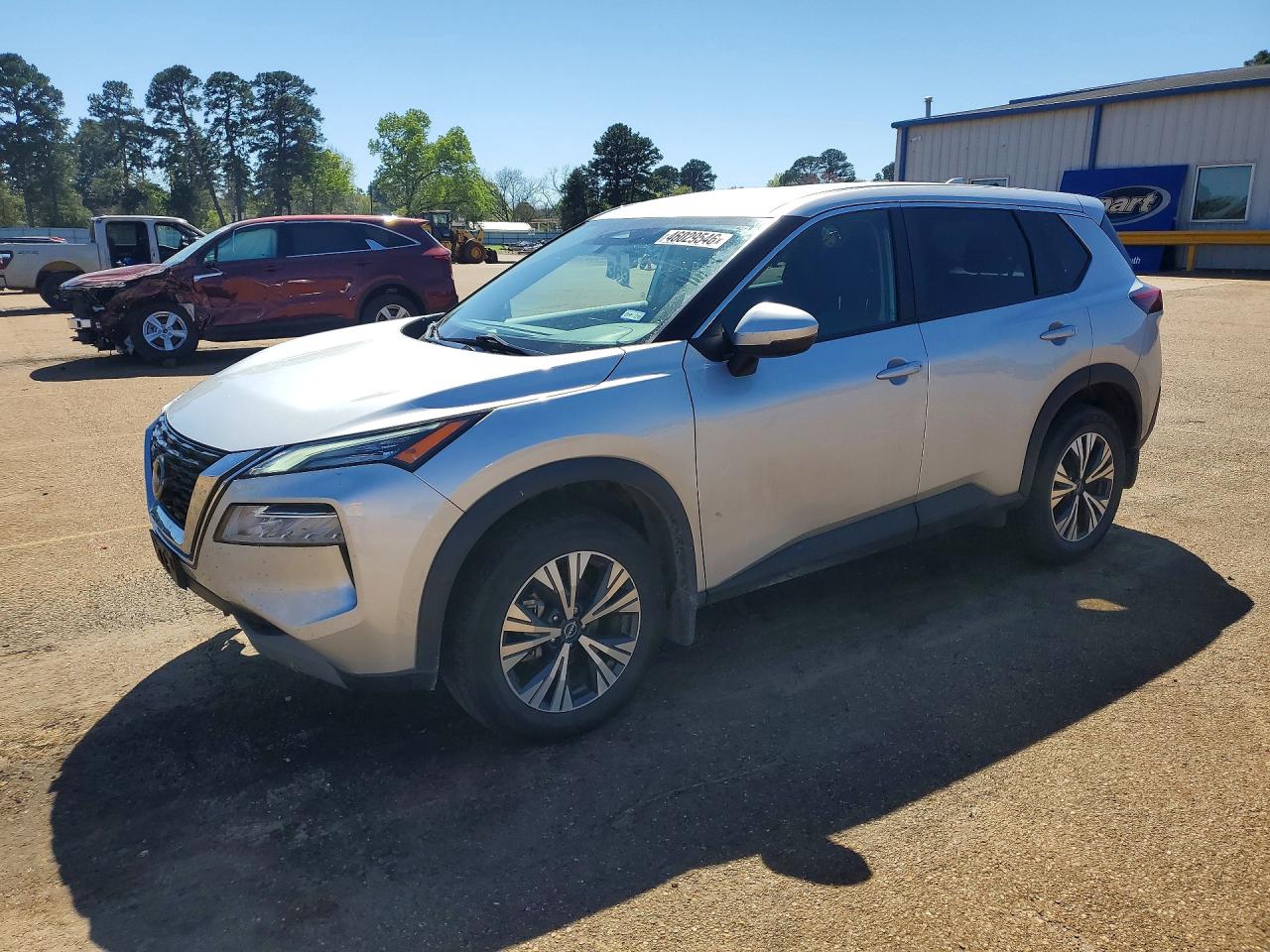 Salvage Nissan Rogue Image