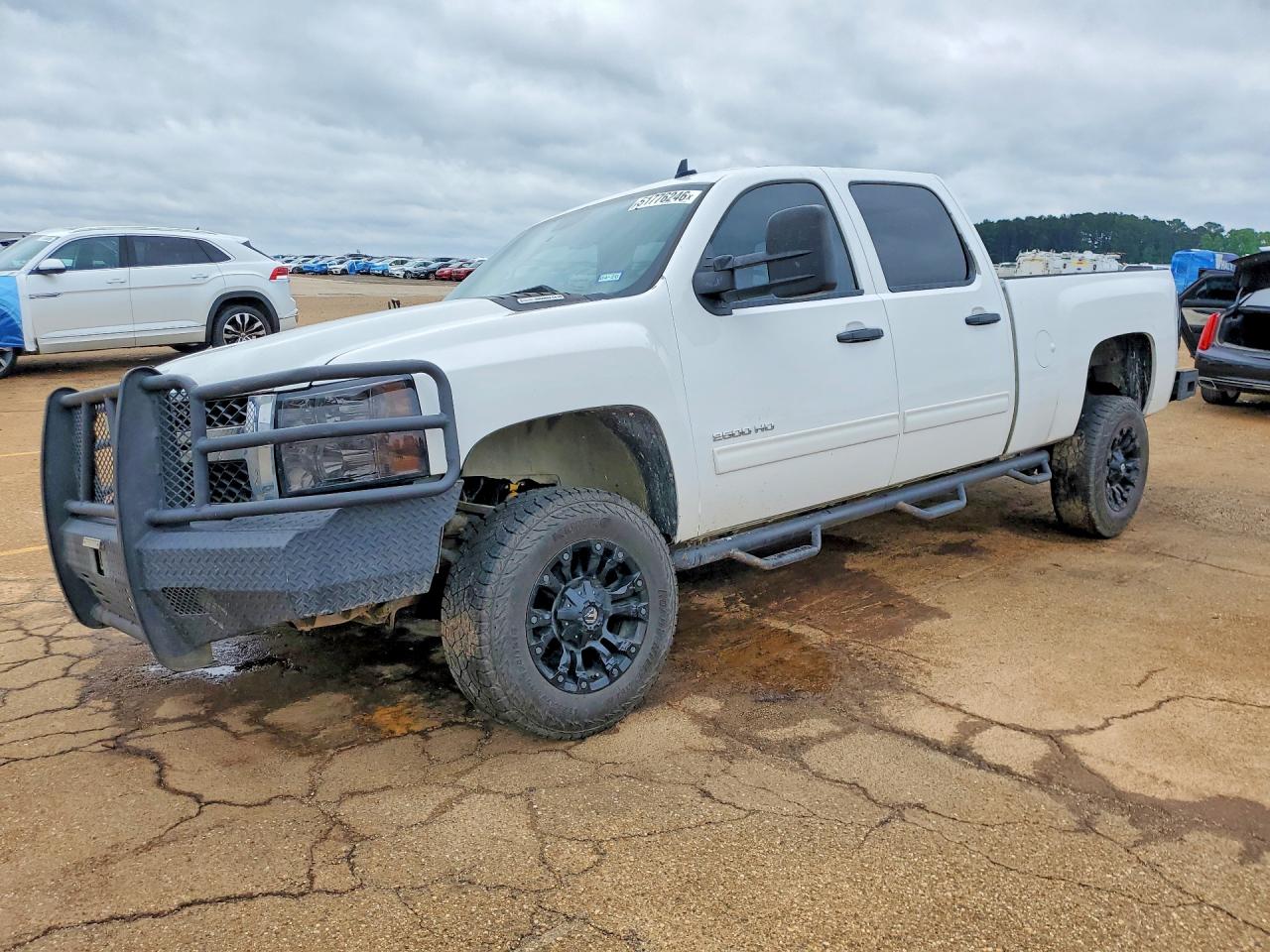 Salvage Chevrolet Silverado Image