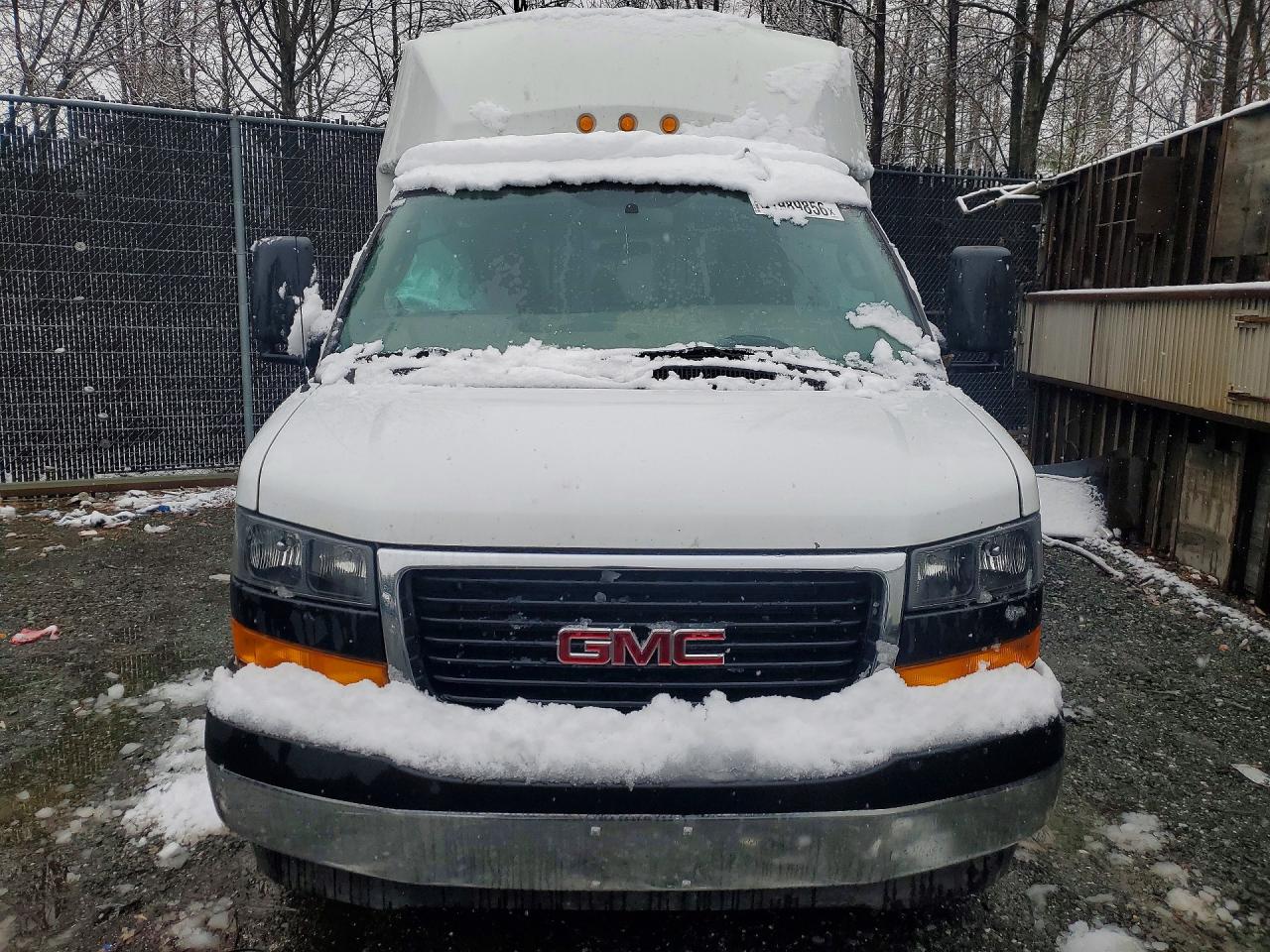 GMC Savana Cutaway G3500