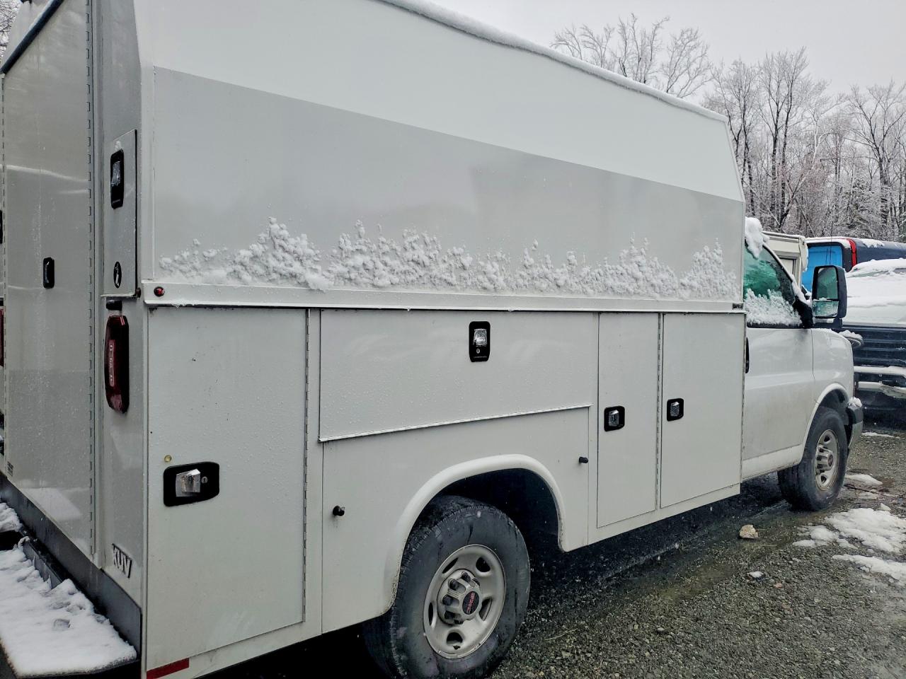 GMC Savana Cutaway G3500
