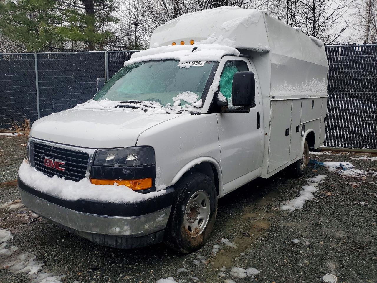 Salvage GMC Savana Image