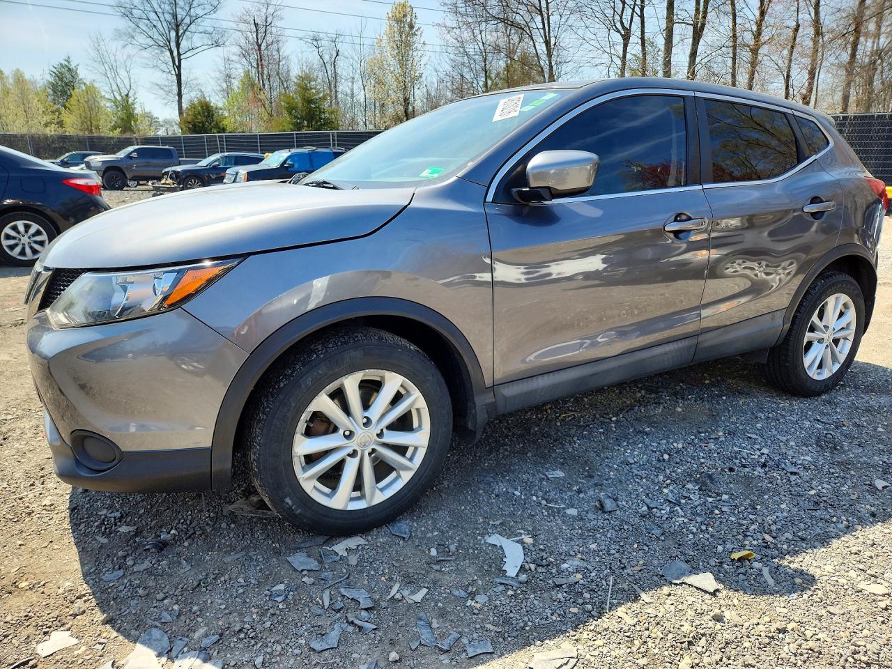 Salvage Nissan Rogue Image