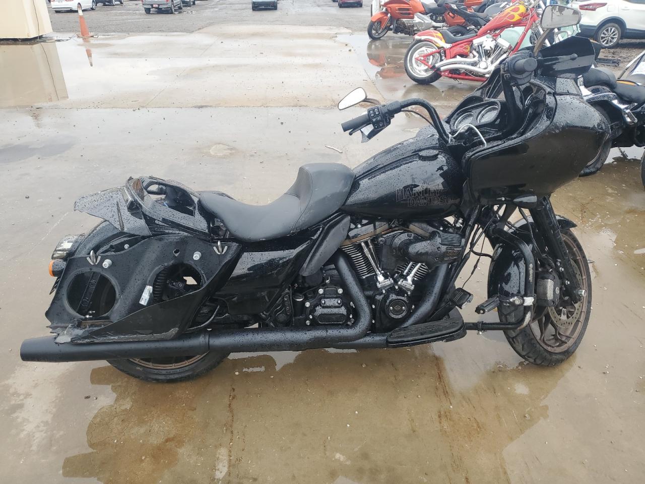 Salvage Harley-Davidson Fltrxst Image