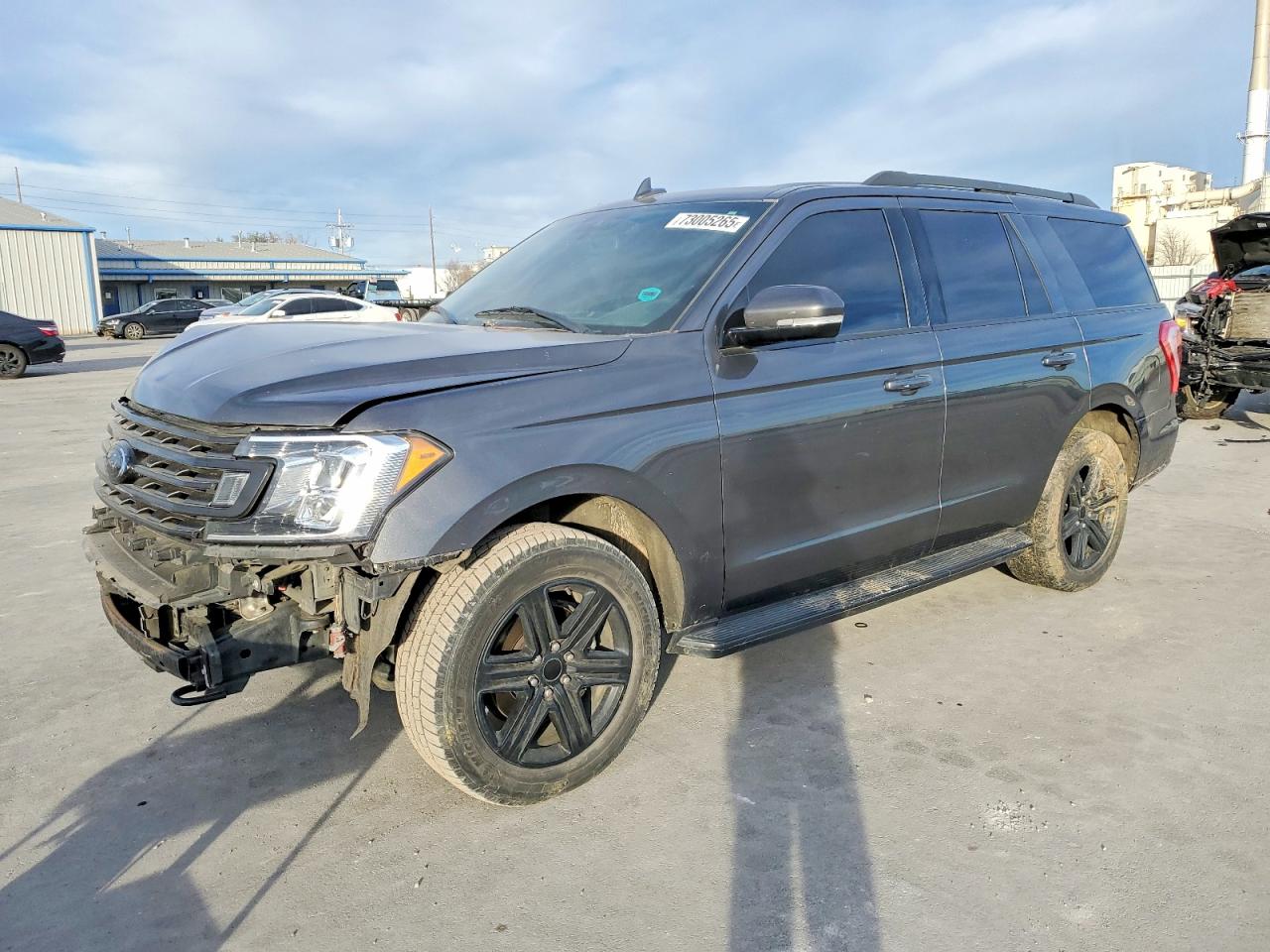 Salvage Ford Expedition Image
