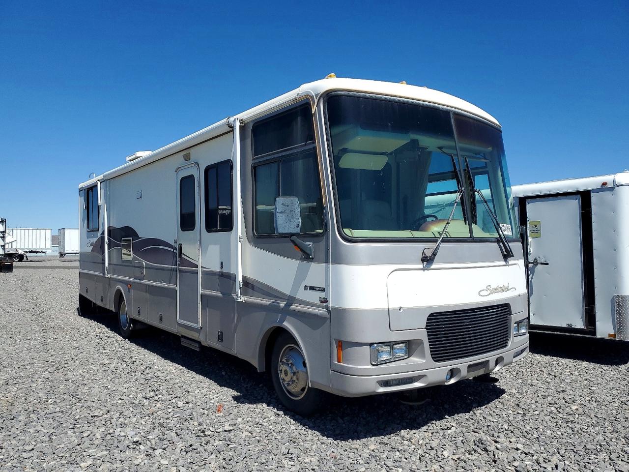 Salvage Ford F-550 Image
