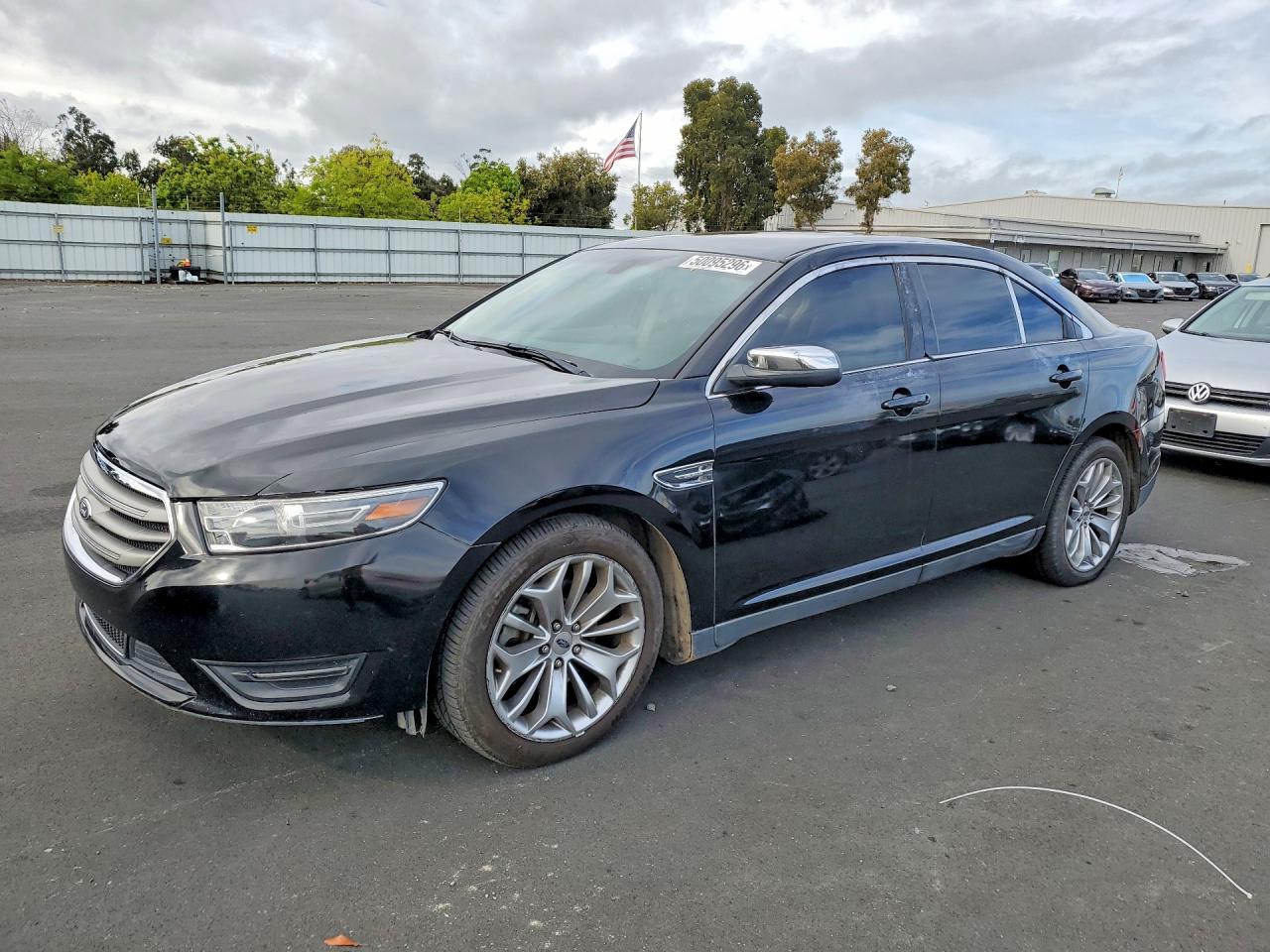 Salvage Ford Taurus Image