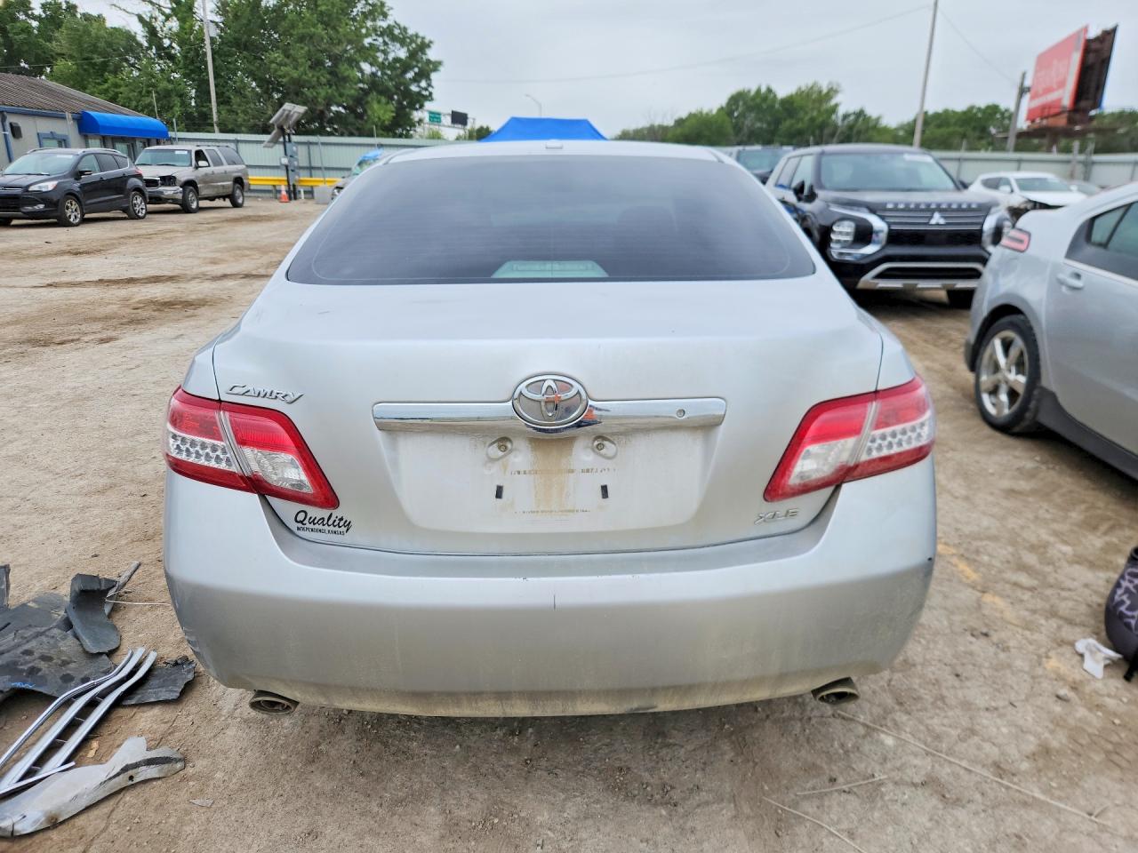 Toyota Camry Xle V6