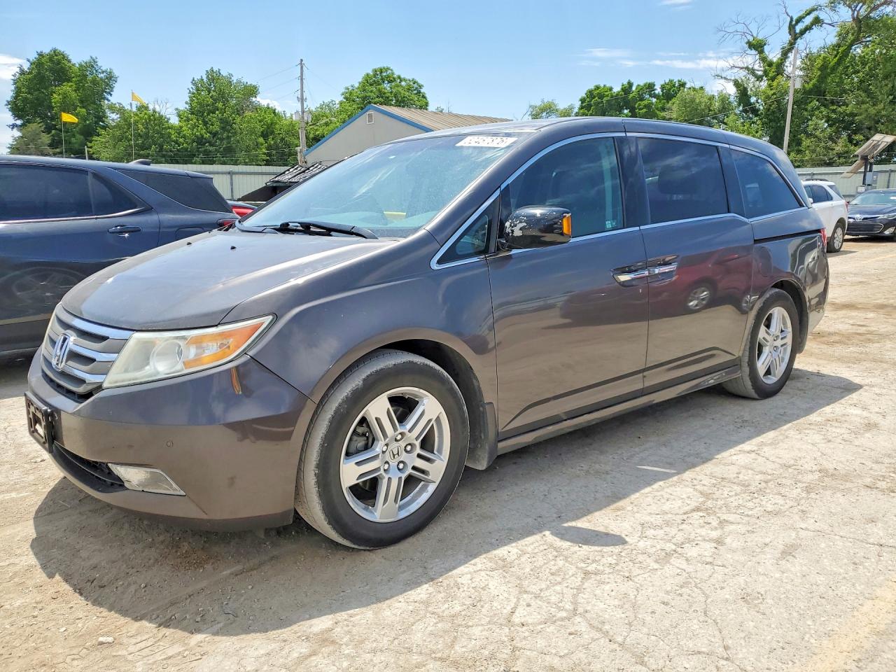 Salvage Honda Odyssey Image