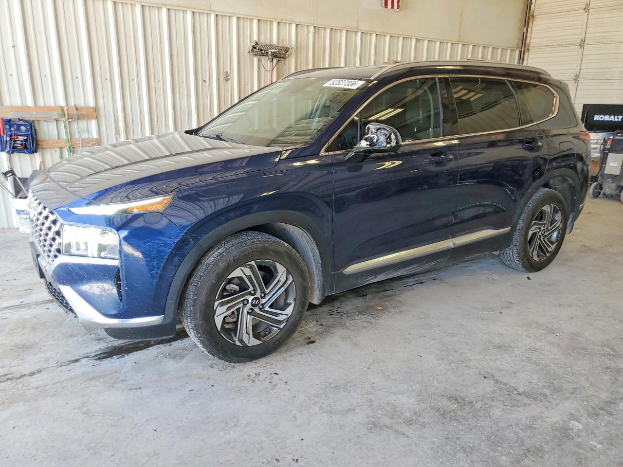 Salvage Hyundai SANTA FE Image