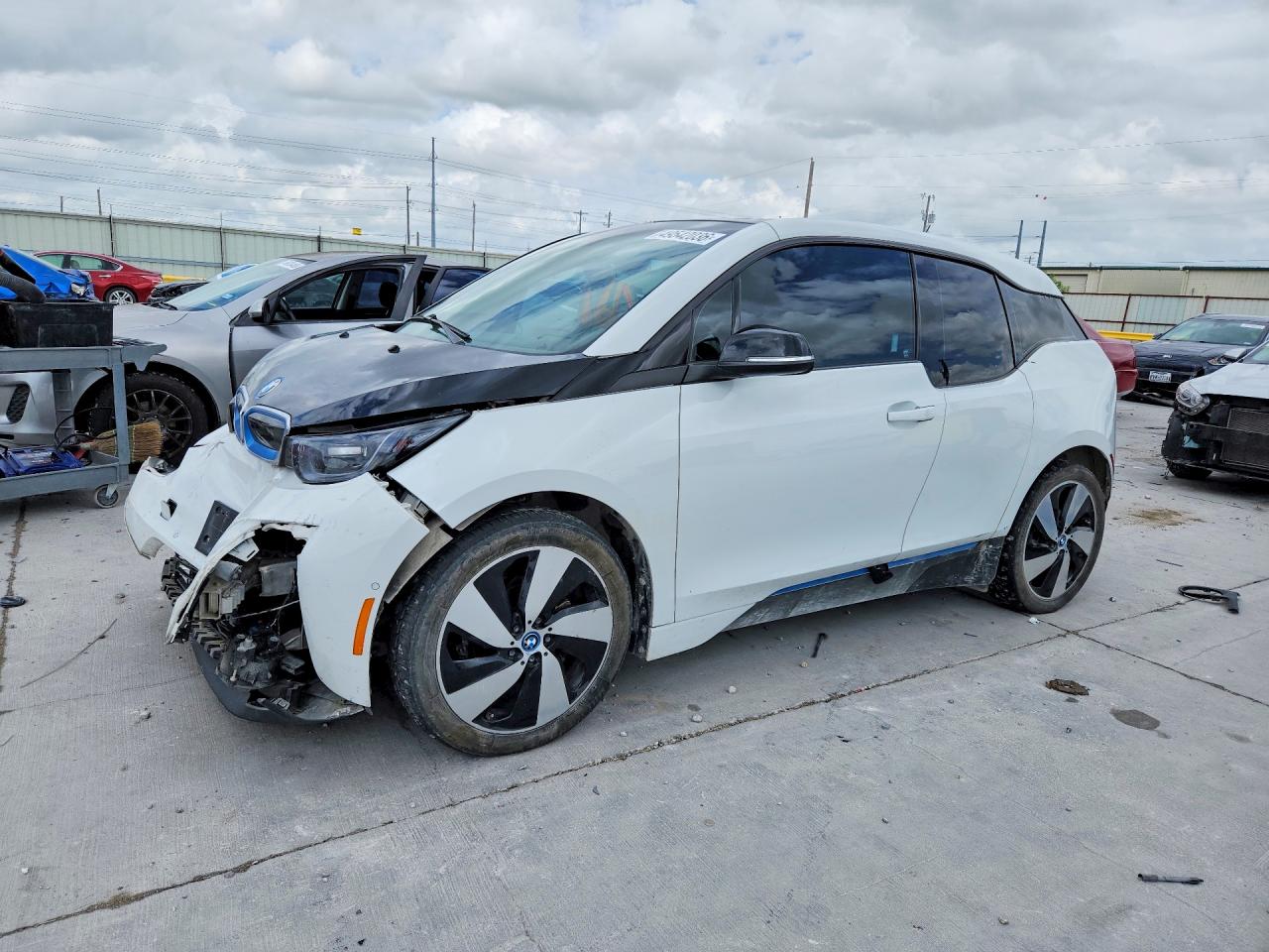 Salvage BMW i-Series Image