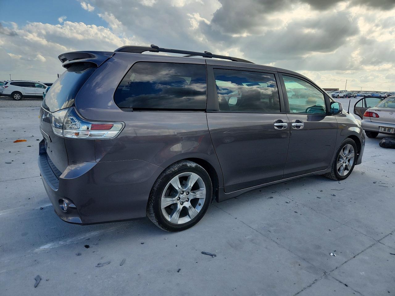 Toyota Sienna Sport
