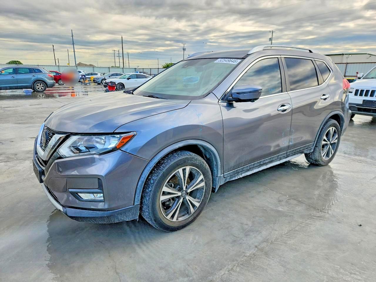 Salvage Nissan Rogue Image