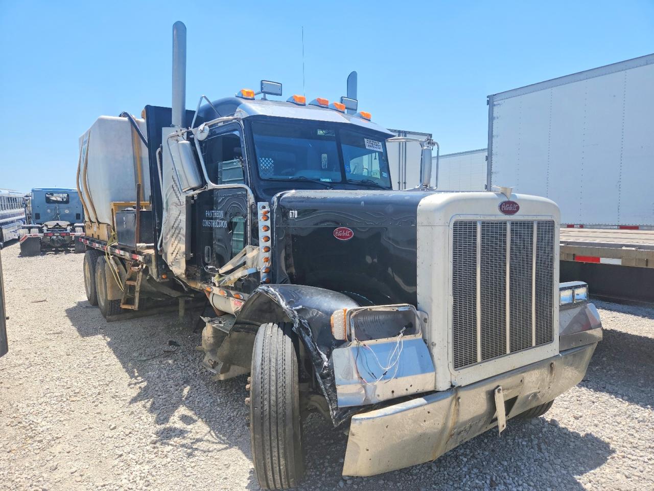 Salvage Peterbilt 379 Image