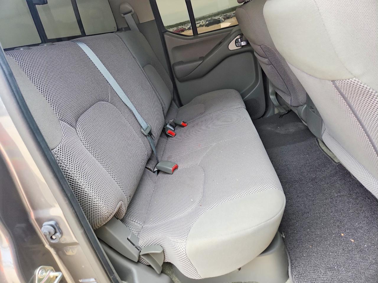Nissan Frontier Sv
