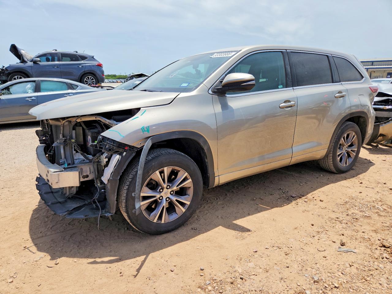 Salvage Toyota Highlander Image