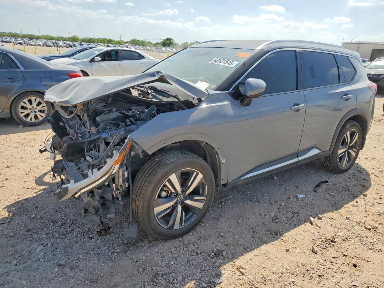 Salvage Nissan Rogue Image