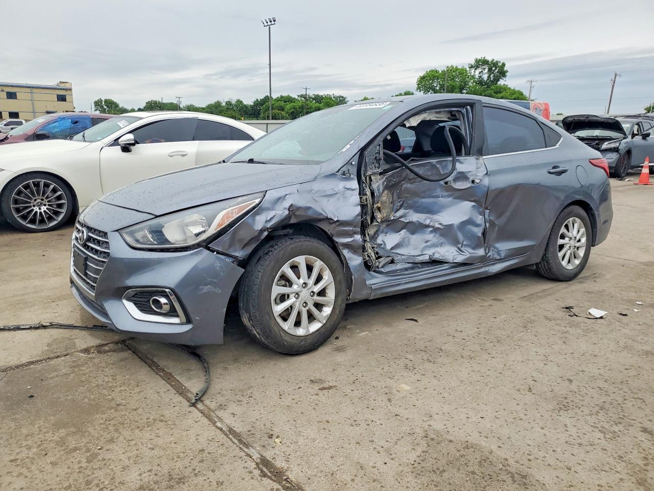 Salvage Hyundai ACCENT Image