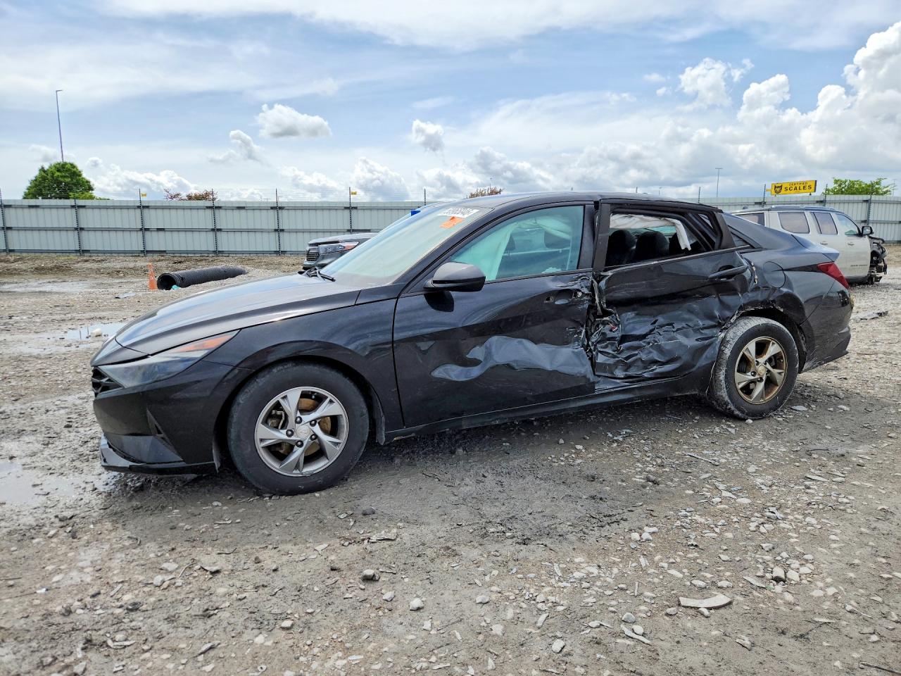 Salvage Hyundai ELANTRA Image