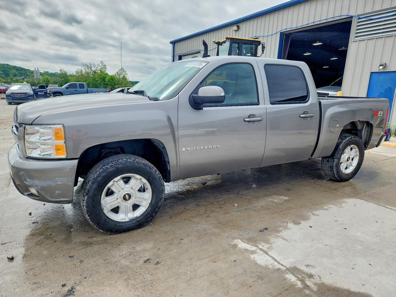 Salvage Chevrolet Silverado Image