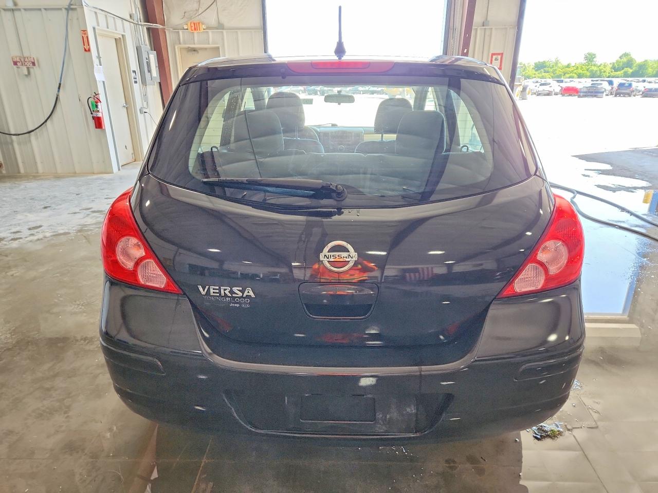 Nissan Versa 1.8 S