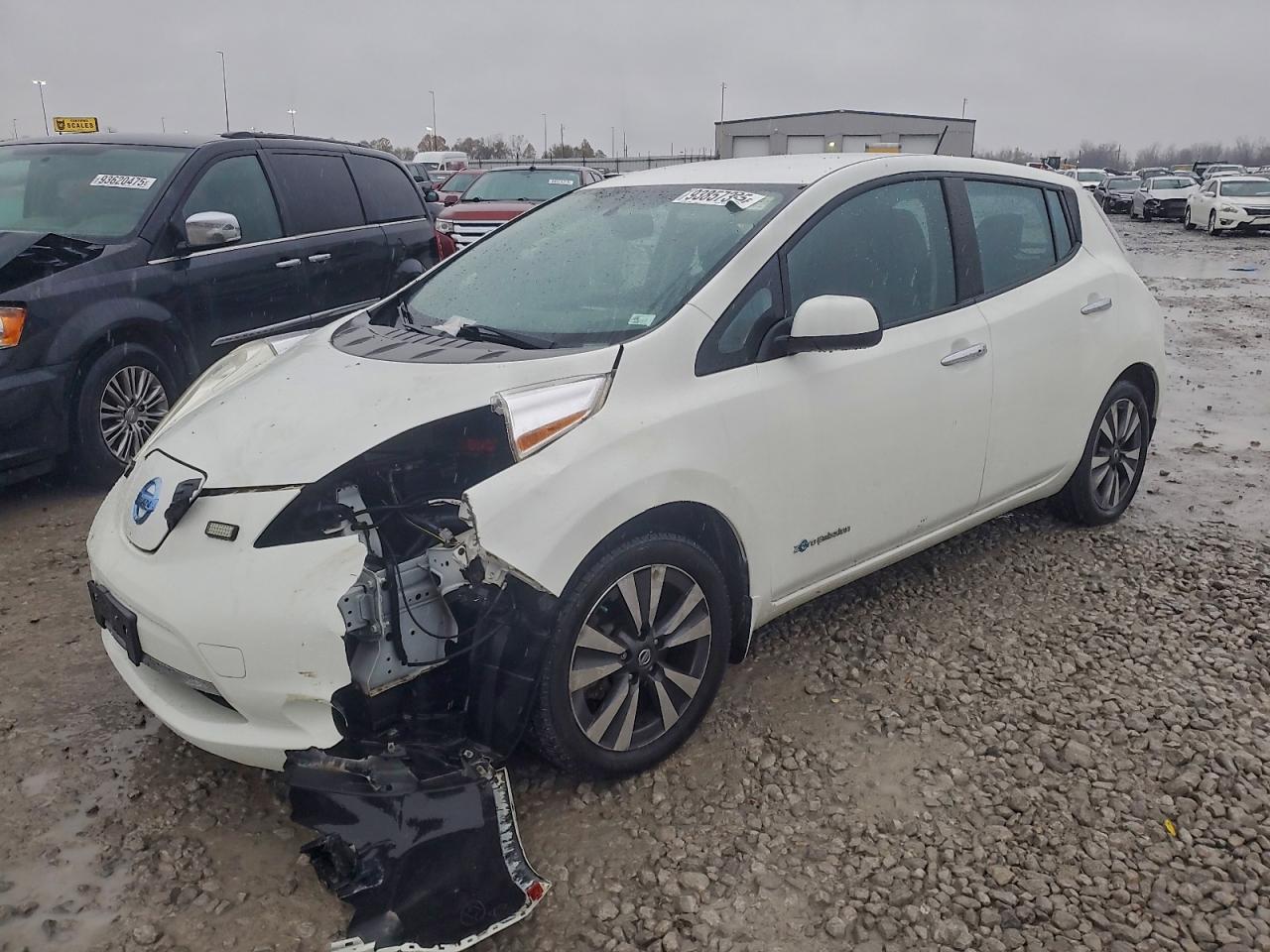 Salvage Nissan LEAF Image