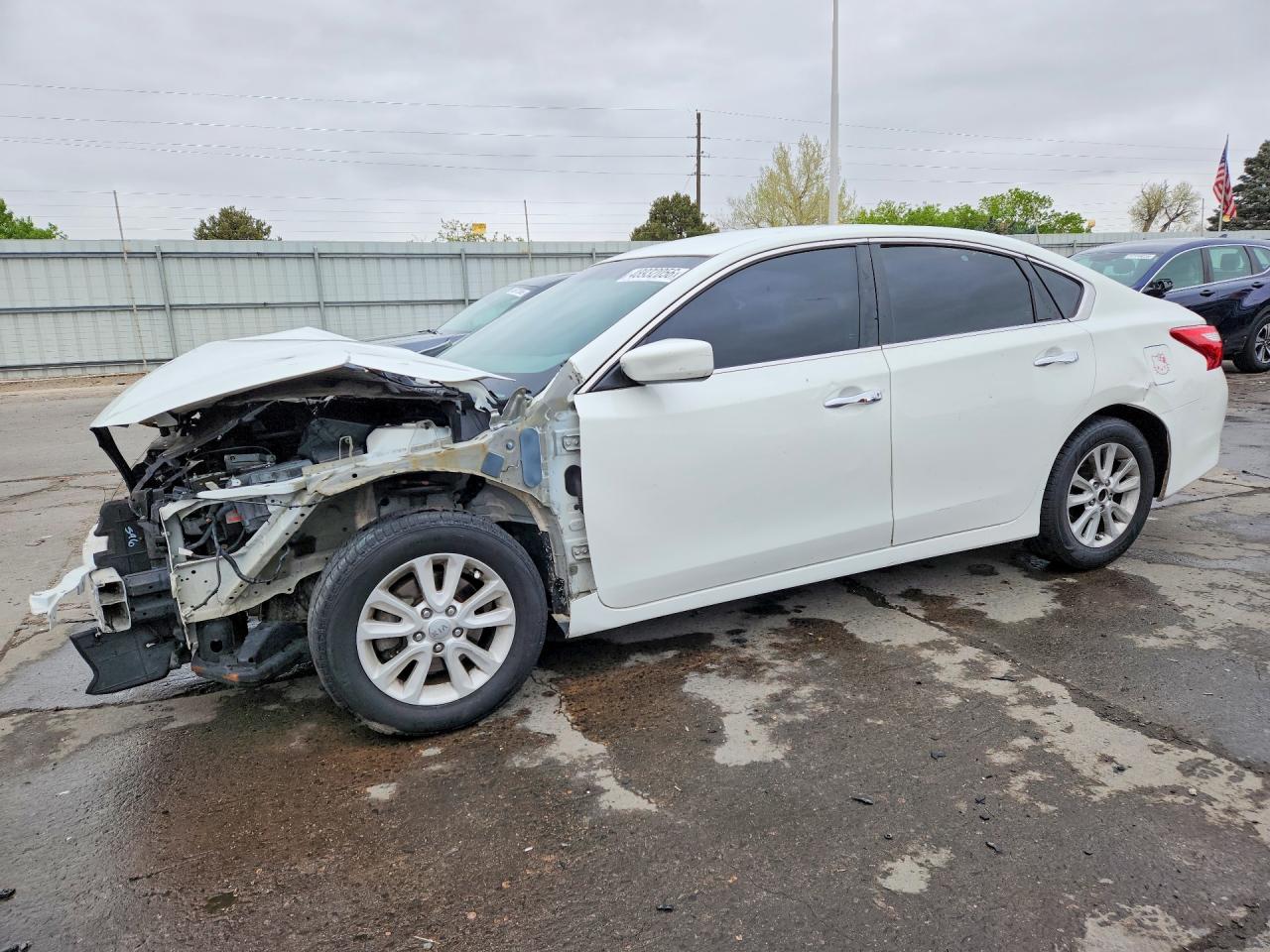 Salvage Nissan Altima Image