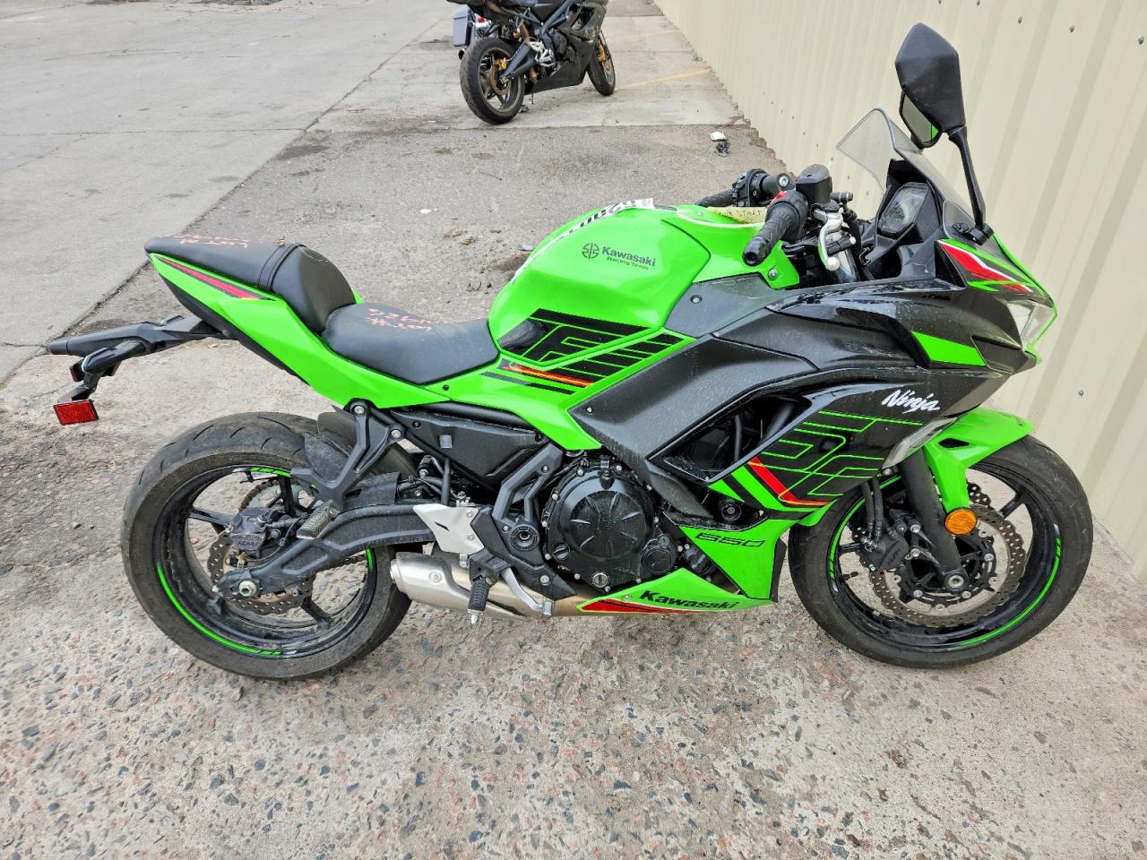 Salvage Kawasaki Ex Image