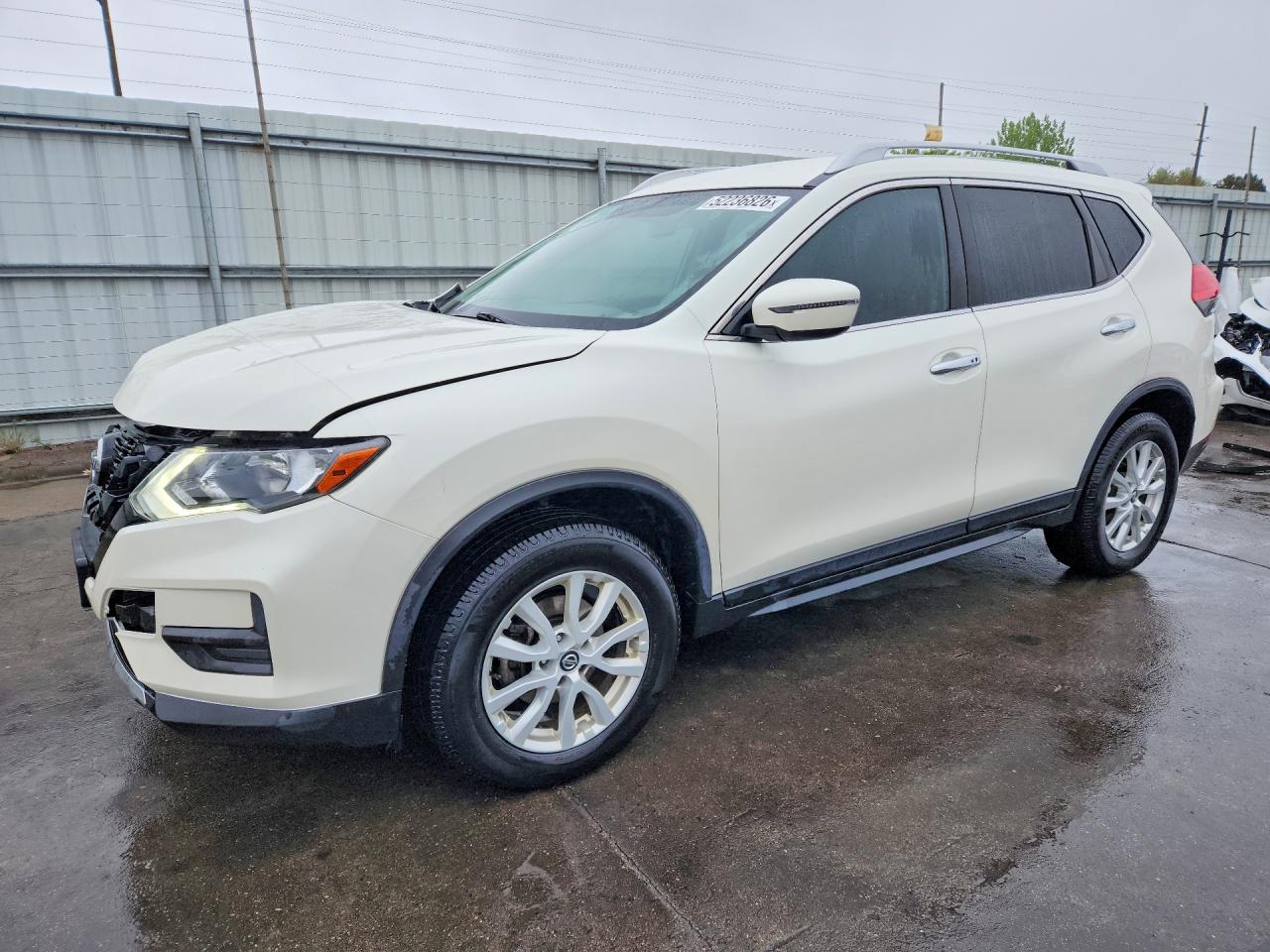 Salvage Nissan Rogue Image