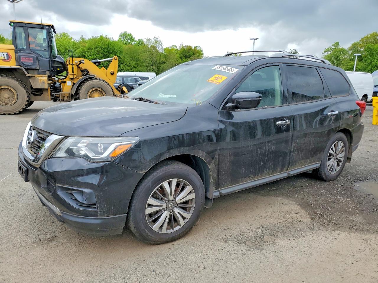Salvage Nissan Pathfinder Image