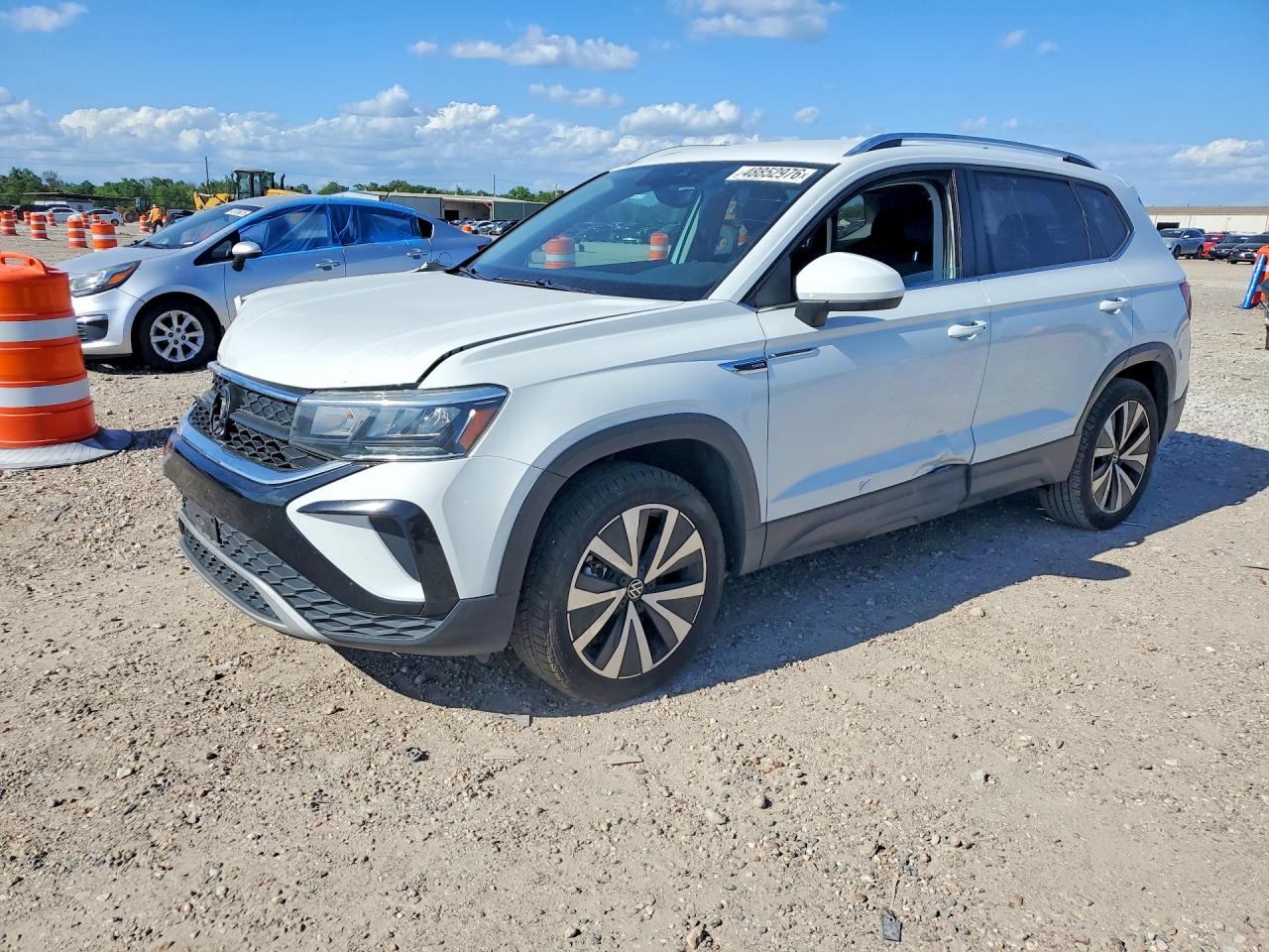 Salvage Volkswagen Taos Image