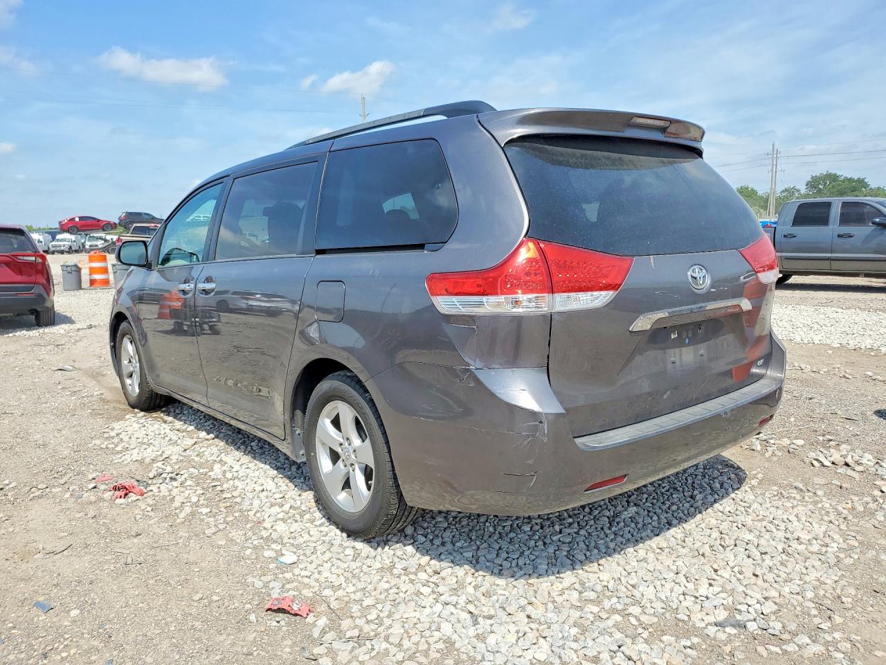 Toyota Sienna Le