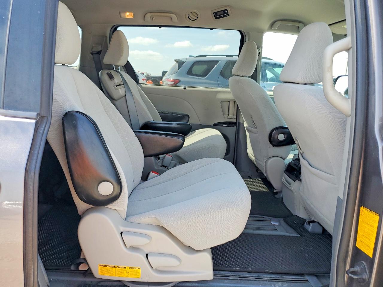 Toyota Sienna Le