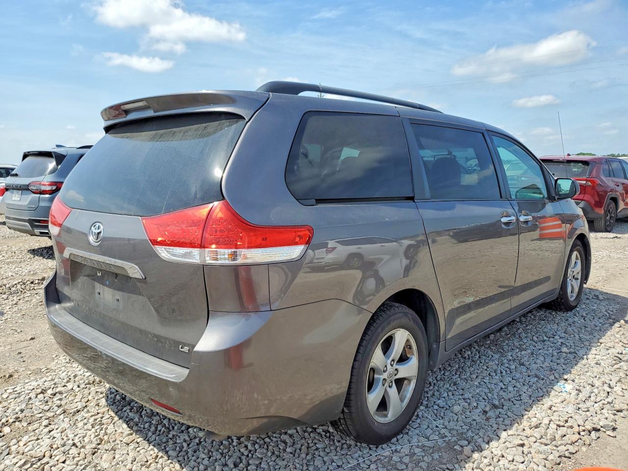 Toyota Sienna Le