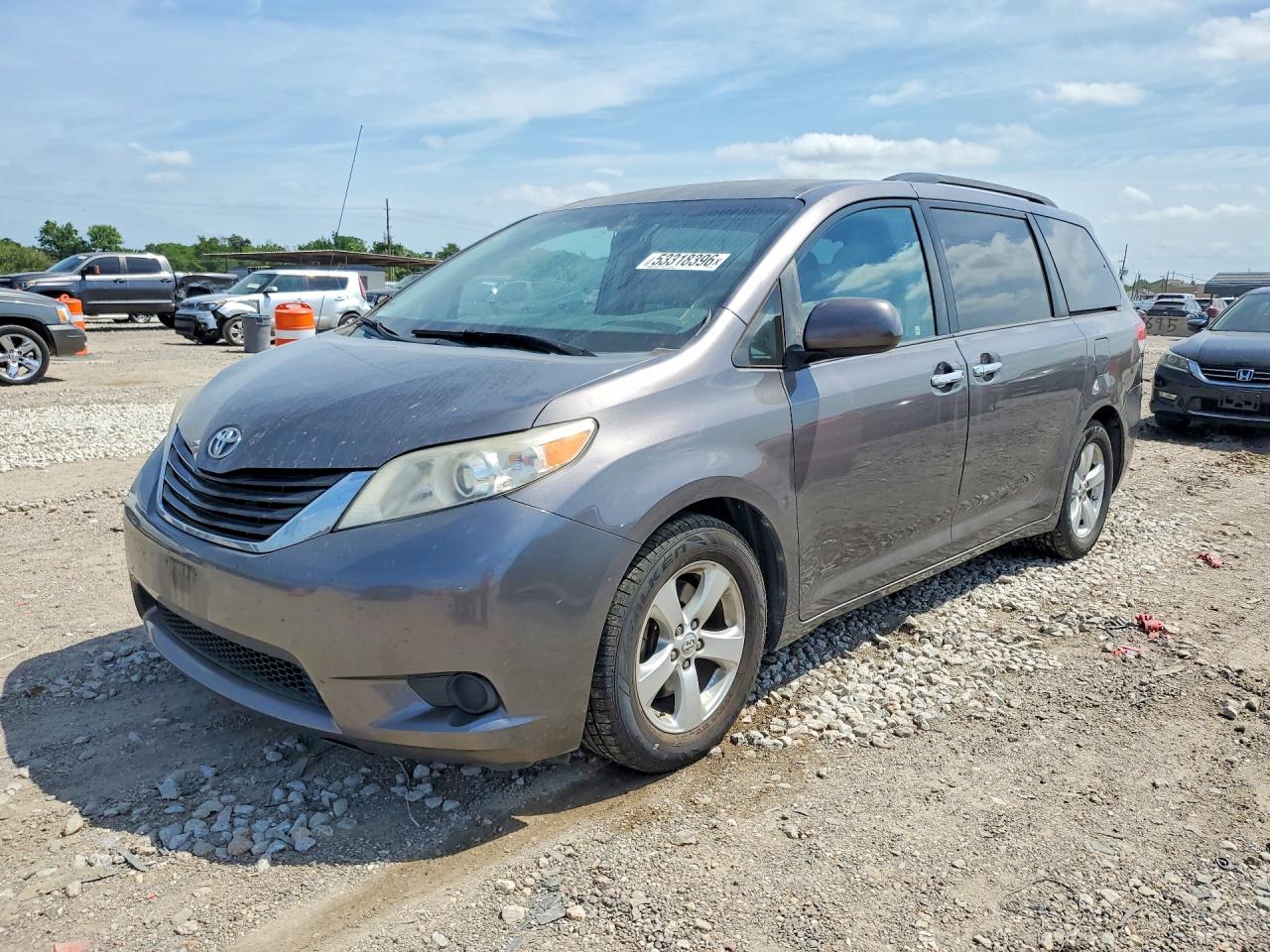 Salvage Toyota Sienna Image