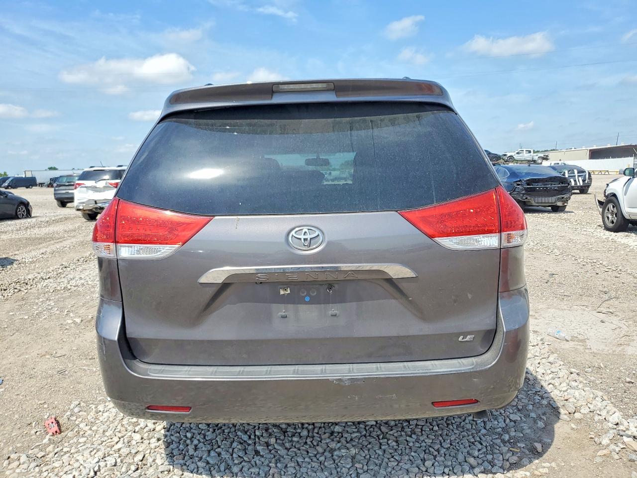 Toyota Sienna Le