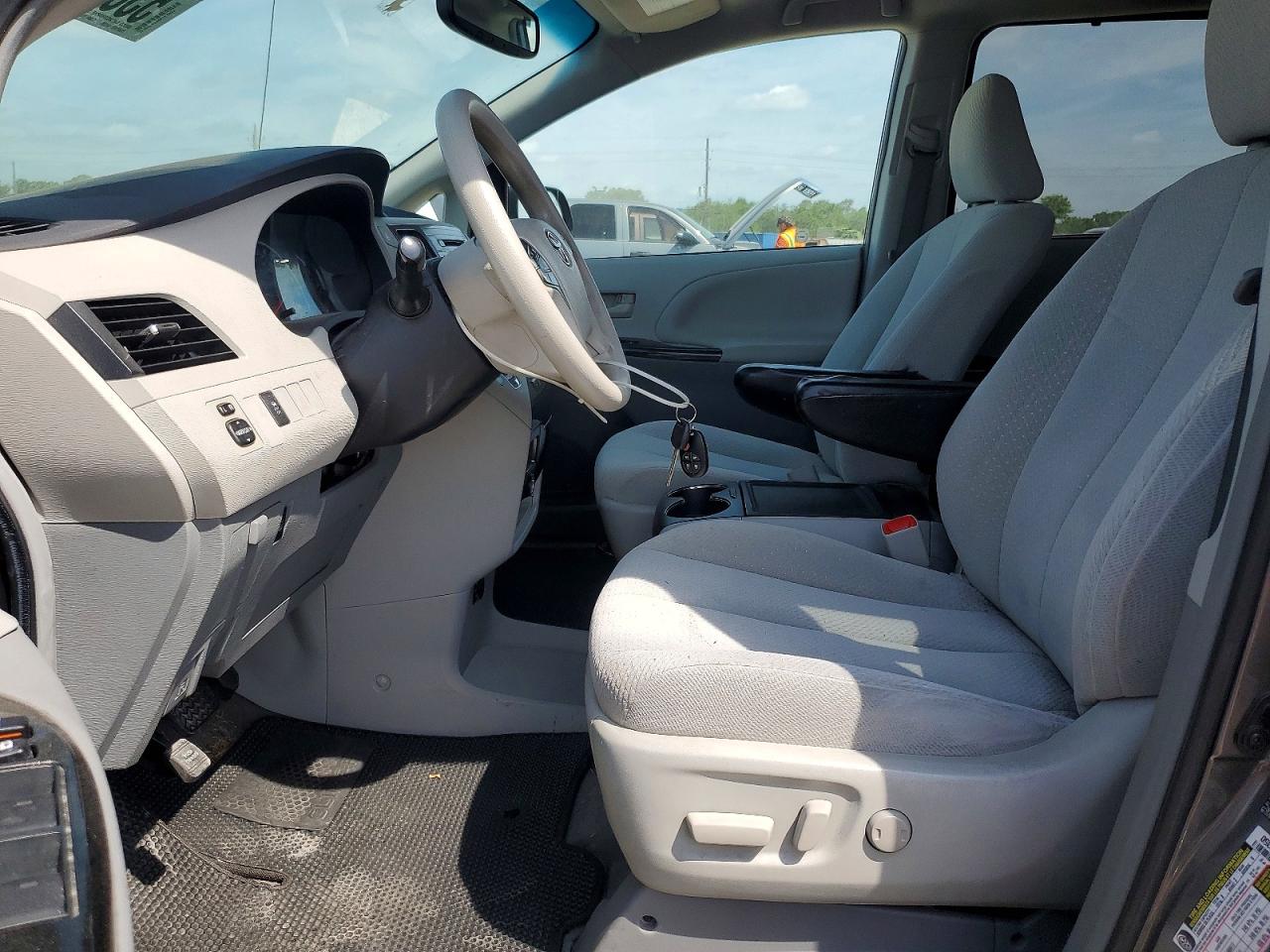 Toyota Sienna Le