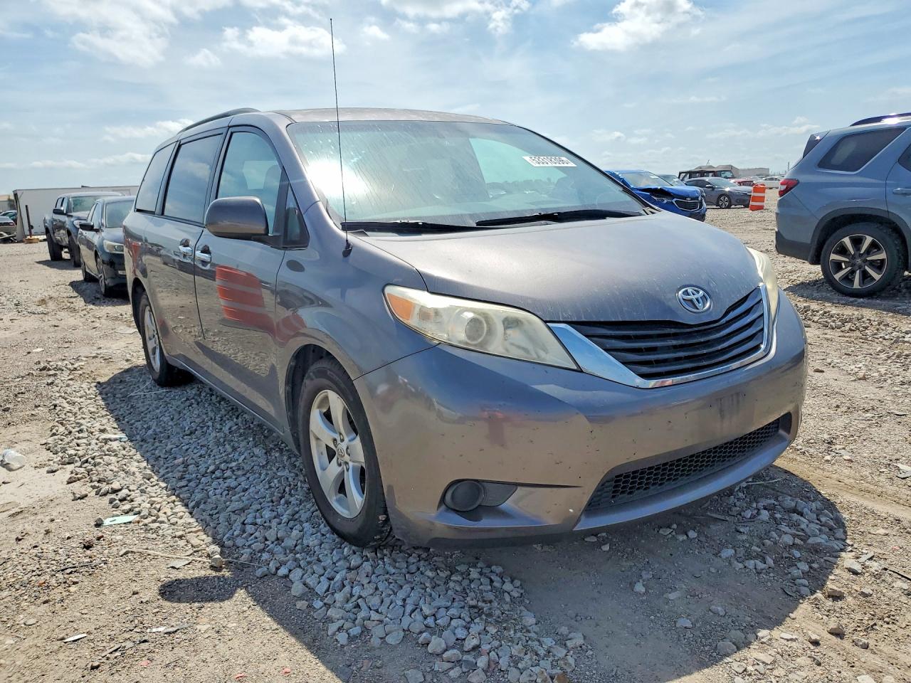 Toyota Sienna Le