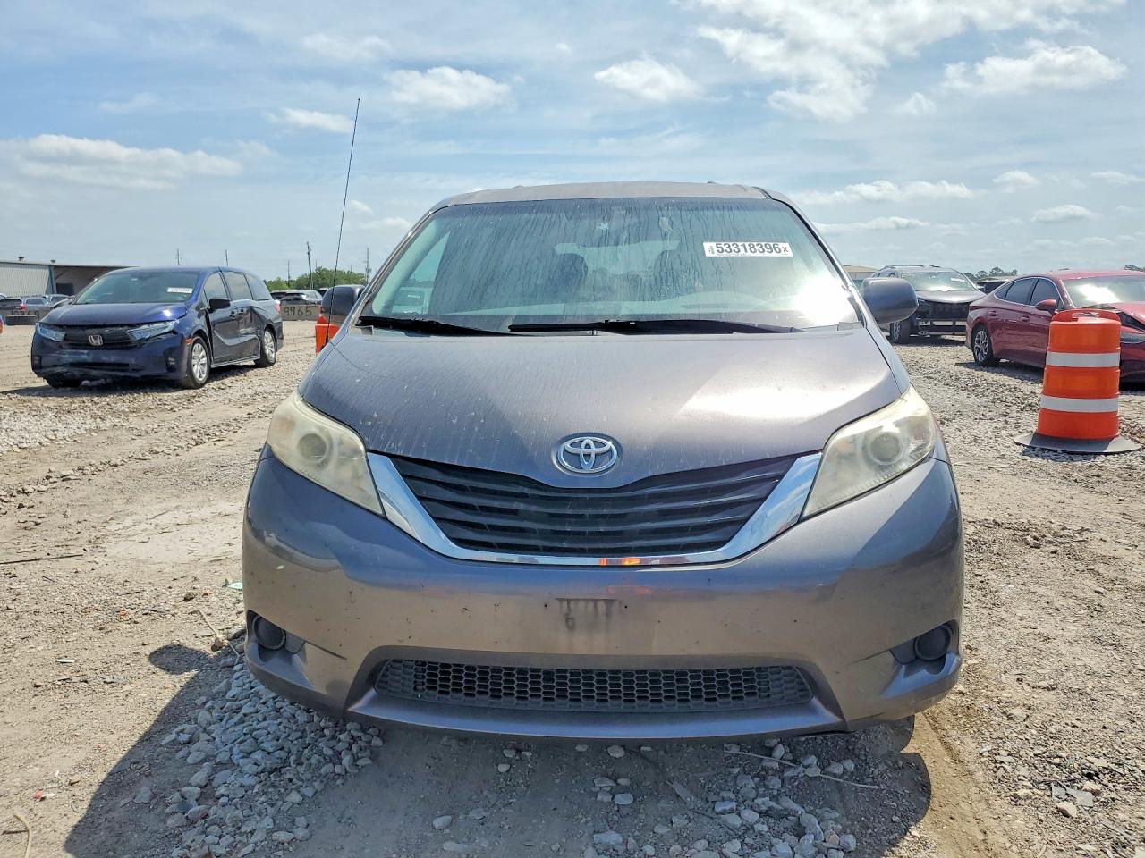 Toyota Sienna Le