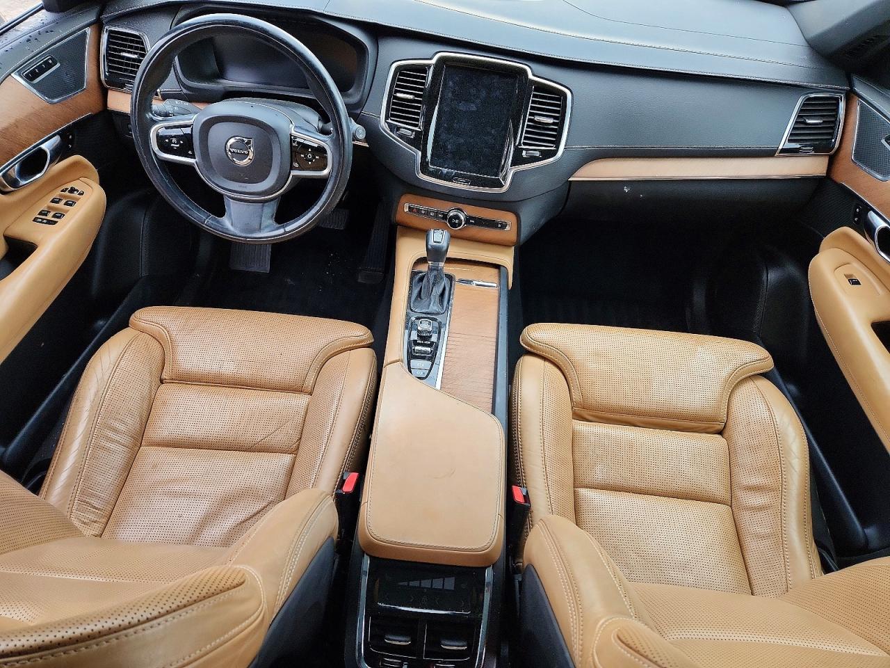 Volvo XC90 T6